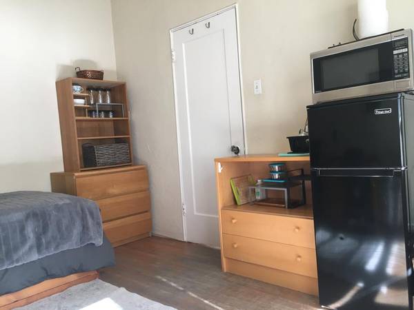 $1,200 / 2br - 5 min walk to UCB-Furnished Single- Available Dec 15th 2025 (berkeley north / hills)63989800039427122