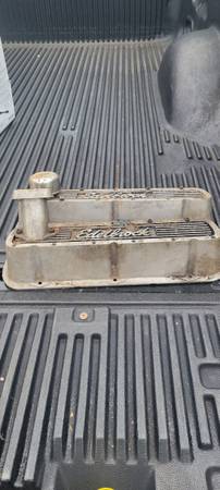 Edelbrock SBF valve covers 1