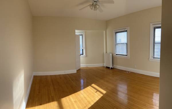 $2,475 / 335ft2 - CITY VIEW, TOP FLOOR STUDIO AVAILABLE NOW! NO BROKER FEE! (Brookline)63839294575619122