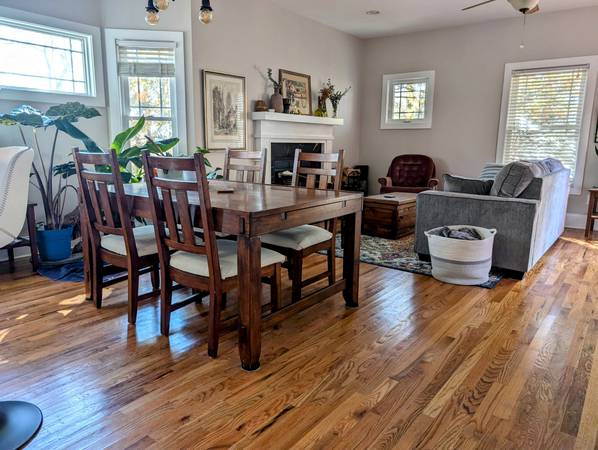 $875 / 3 habitaciones - 1350 pies² - Disponible ahora: Habitación disponible en West Asheville, casa amueblada de 3/2. Servicios incluidos (Asheville)63179770998787121
