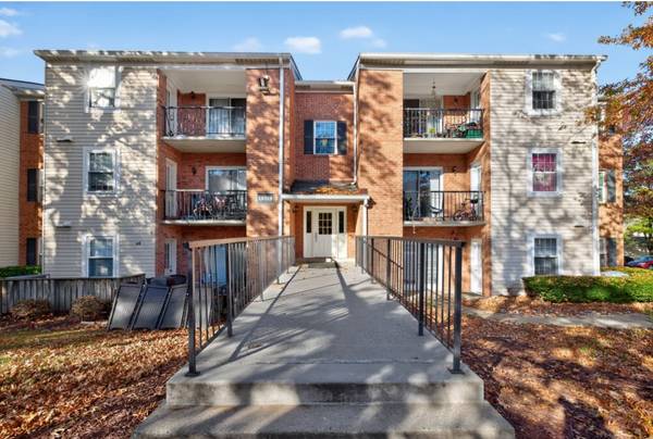 Room for Rent – Beautiful 3BR/2BA Condo in Gaithersburg, MD 1