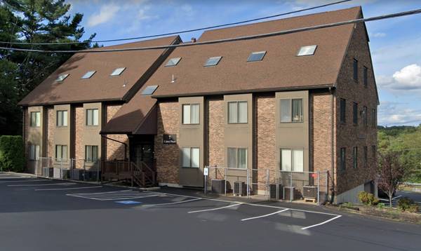 $575 / 140ft2 - CoWorking Space in Stoughton (Stoughton)63856337769475122