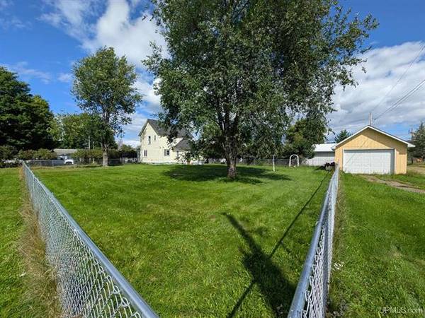 $75,000 2 BR, 1.5 BA Solid starter home MLS 50188225 (Caspian)64151609458307123
