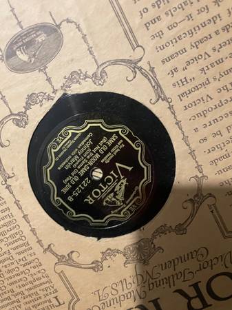 CAJA DE DISCOS ANTIGUOS DE 78 RPM - $70 (DITMAS/MIDWOOD/FLATBUSH)63471464300163122