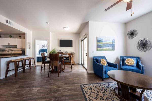 $1,765 / 2br - 988ft2 - Fabulous 2 bed / 2 bath, 988 Sq Feet in a prime location! (Chandler)64024995780739123