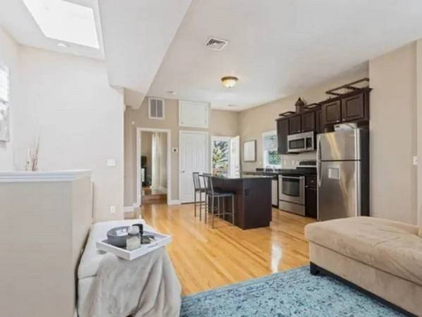 $520 / 1br - SPACIOUS MASTER BEDROOM CLOSE TO COLORADO COLLEGE AND DOWNTOWN (Colorado Springs)63686691559425121
