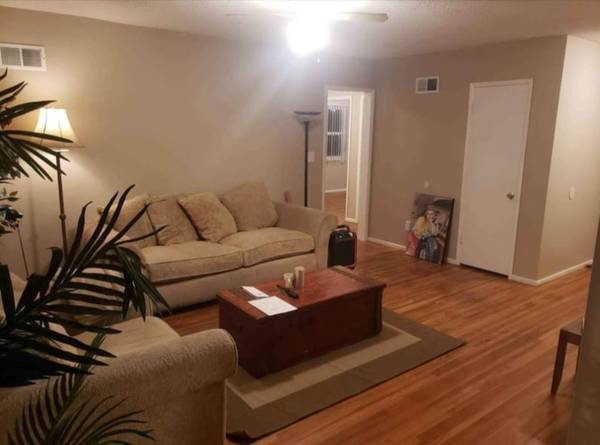$1,050 Buscando compañero de cuarto casa de 3 habitaciones 1 baño (Allied Gardens San Diego)63865481577475121