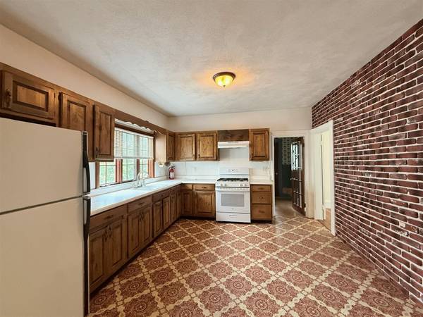 $2,800 / 2br - 186 Powderhouse Blvd (Somerville)63699488274307123