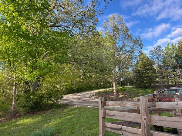 $950.00 / 2br - CHARMING 2-BED/1-BATH APARTMENT IN NASHVILLE, IN | $950/MONTH63935966898307121
