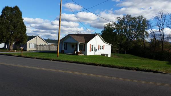 $1,400 / 2br - Cottage with detached garage (Johnson city)64048934964481121