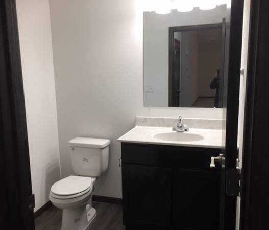 $1,525 / 2br - 1283ft2 - Two-Bedroom in Duplex in Belle Plaine - Close to Twin Cities! (Belle Plaine)64048421053827121
