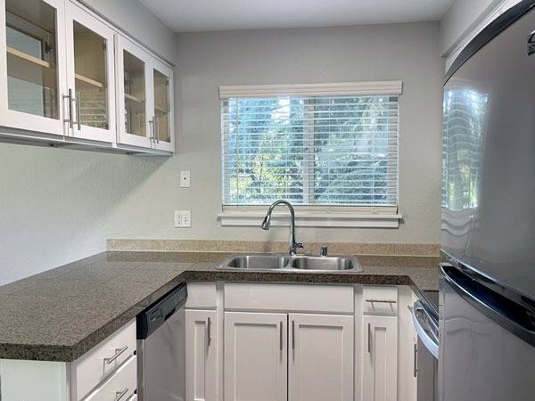 2BD 2BA, Fireplace for a cozy winter!, Garage Parking, Close to shops 1