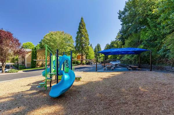 $1,690 / 2br - 963ft2 - Simplicity Meets Comfort: Enter Inside & Relax! (Vancouver)63831537240067120