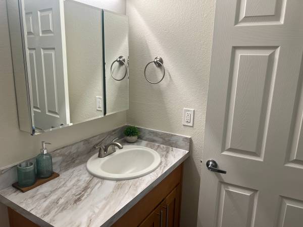 $1,650 / 1br - 680ft2 - Caiga en la comodidad: ¡1 dormitorio disponible ahora! (Edmonds)63929299381251121