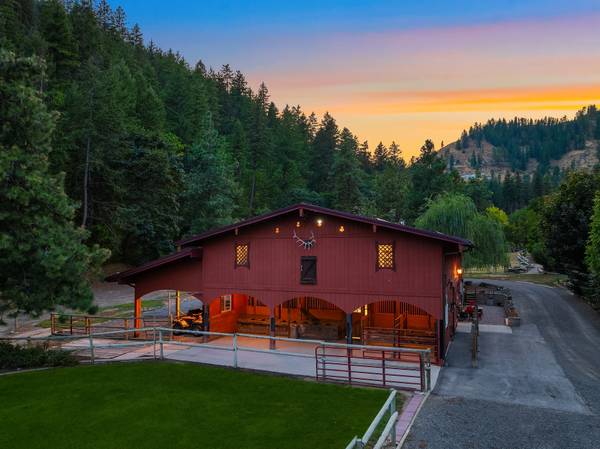 $2,995,000 / 5br - 3198ft2 - 951 Willems (Leavenworth)63690737438977121