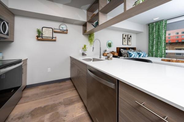 $1,672 / 1br - 573ft2 - Inviting /-Stunning Kitchen, Outdoor Courtyard Access (Tacoma)63808131232387120