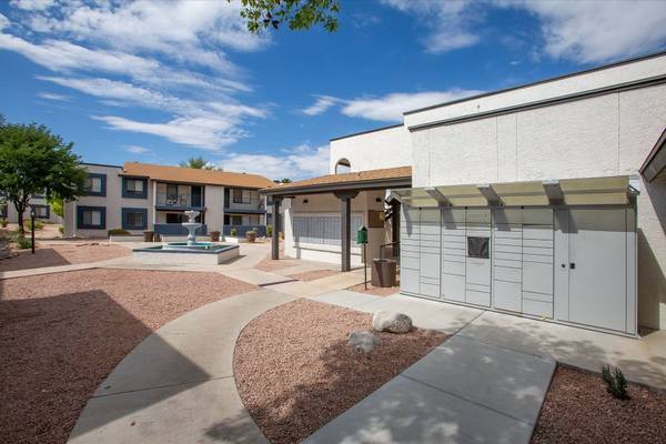 $910 / 1br - 726ft2 - Estacionamiento para invitados, cocina totalmente eléctrica, techos de 9 pies (7700 E Speedway Blvd, Tucson, AZ)63674756453891124