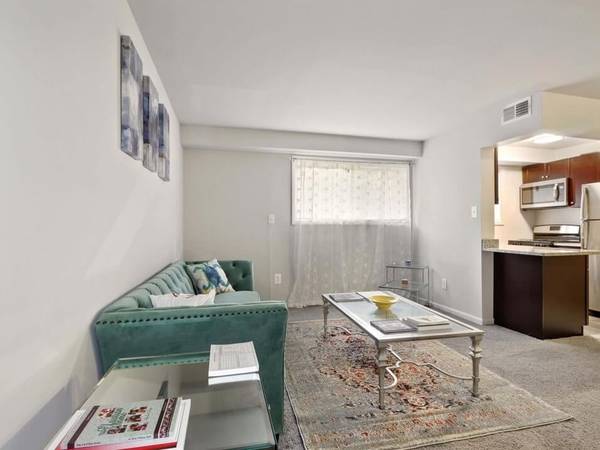 $1,295 / 1br - Área para Barbacoa/Comedor al Aire Libre, Termostato Electrónico, 1/hab (109 G North Rock Glen Road, Baltimore, MD)63694447072897121