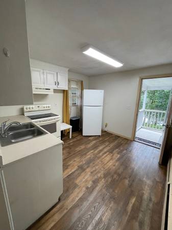 $1,335 / 1br - 650ft2 - $1335 / 1BR w/  Office! Clean QUIET River View (Palmer)64017048560387122