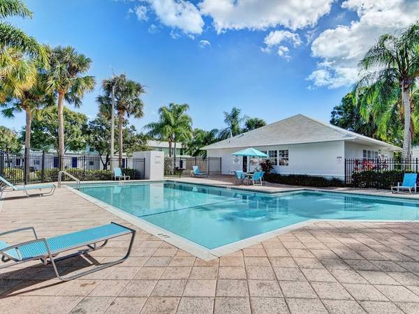 $2,950 / 4br - 1500ft2 - 4 Bedroom , 2.5 Baths!! Very Clean Townhome! Washer/Dryer. (Lake Worth)64049277310594124