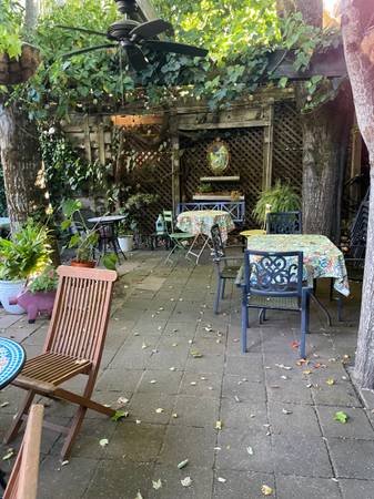 $2,000 / 800ft2 - Store front with tree patio downtown Nevada City (Nevada City CA)63952109344002121