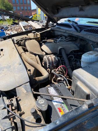 Chevorlet Silverado 2500 HD del 2005 con E-Z Dumper - $3.400 (Hyde Park)63441284128003124