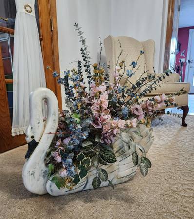 UNIQUE SWAN PLANTER 1