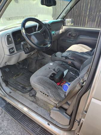 1998 Chevy Tahoe 254k needs work - $1,80063612449029633124