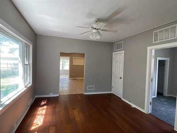 $1,000 / 3br - 1250ft2 - charming 3bed freshly painted home Holland (Holland)63618866403971123