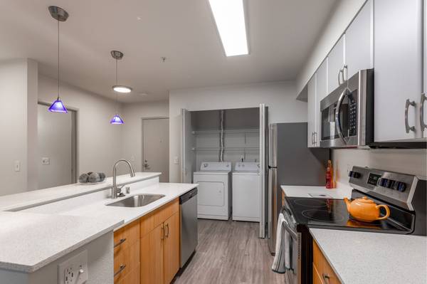 $4,050 / 2br - 977ft2 - Rooftop Deck, On-Site Maintenance, Patio/Balcony (620 North 34th Street, Seattle, WA)63814860513539123