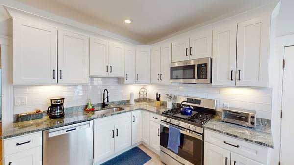 $6,000 / 2br - Brookline 2 Bed/1 Bath Oasis | Near Brookline Hills63699313952769124