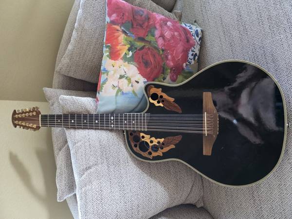 Ovation Celebrity Deluxe 12-Sting Electro Acoustic Guitar