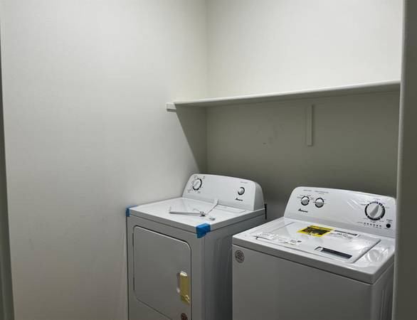 $1,395 / 1br - Salón al aire libre comunitario y electrodomésticos de alta eficiencia energética - 1B en Salem (Salem - Center Street)63660428644481124