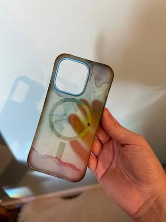 iPhone 14 Pro otter box rainbow case 1