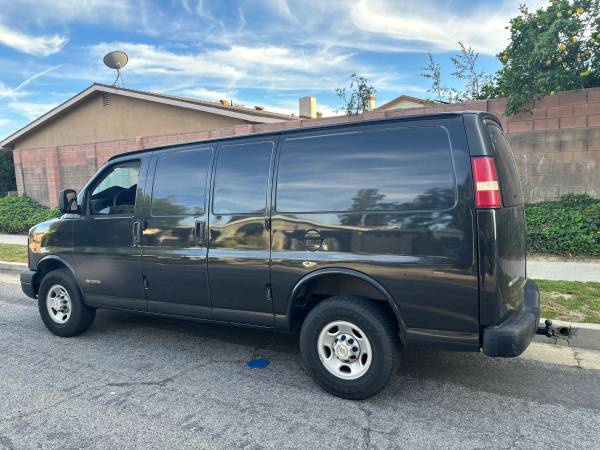 2004 Chevrolet Express 2500 - Photo 4