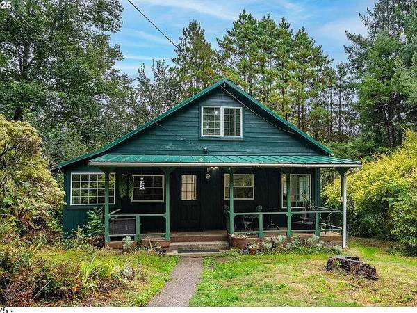 Beautiful coastal retreat on 1.57 acres!! 1