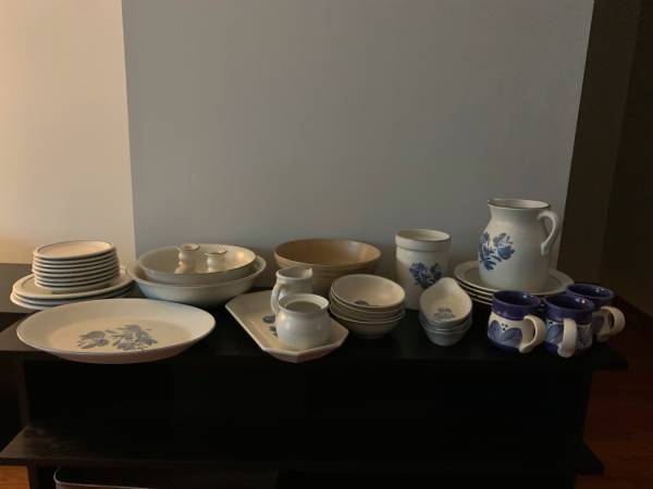 Pfaltzgraff Yorktowne & Folk Art Collection 1