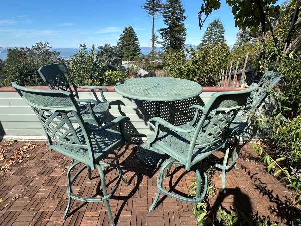Iron patio set, high top 1