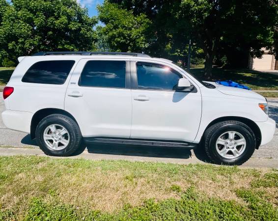 2015 toyota Sequoia SRS Sport utility - $15,500 (Indianapolis)63621986594561122