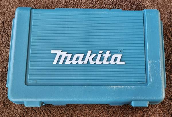 Makita Drill and Flashlight Set 1