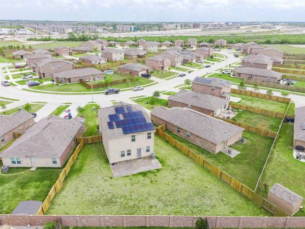 $2,600 / 4br - 2452ft2 - 4 Bedrooms 2.5 bath, lots of parking and backyard (Texas city)63611865204867124