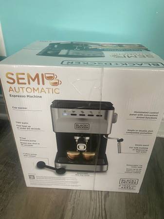Black & Decker Semi-Automatic Espresso Machine 1