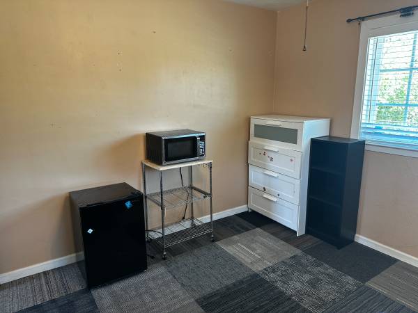 $1,250 / 1br - 170ft2 - Habitación principal amueblada / Estudio – ¡Todos los servicios incluidos! (san jose west)63657946664321122