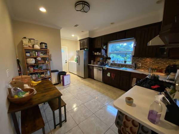 $1095.00 / 1br - 120ft2 - Private Room, Private Bath – Walk to BART & Downtown63868038986371124