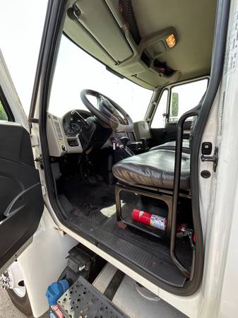 2015 International 4300 - Photo 6