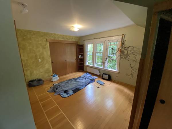 $995 / 1br - Big bedroom w/2 walk-in closets in Earthy Home (Ravenna)63659484159875122