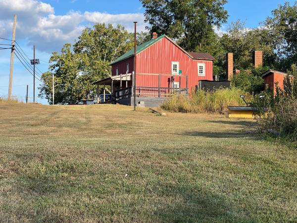 $159,000 / 3br - 1123ft2 - Large fixer upper farmhouse on main street Taneytown Md. (Taneytown-Carrol county.)64054763815937120
