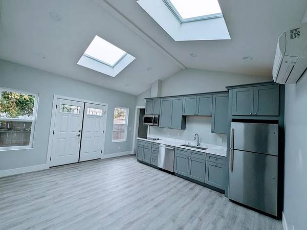 $2,100 / 2br - 800ft2 - Hogar de 2 habitaciones completamente nuevo en ubicación privilegiada de Santa Clara63667994844545120