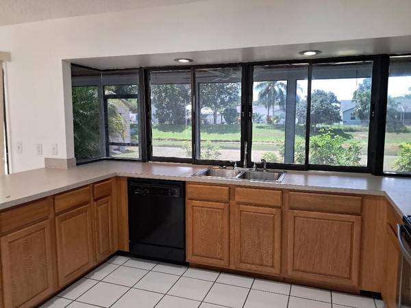 $2,400 / 3br - 1436ft2 - Listo para mudarse, alquiler fácil en el canal C-24 con suite adicional para suegros (Port St Lucie)63799684776321120