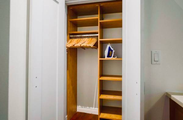 The place & Comfort! premium finishes, and a quiet, sun-filled setting.

$2,500

                        Chelsea